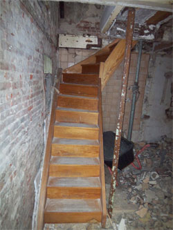 Alte Treppen waren nicht mehr vorhanden, aber noch neue...