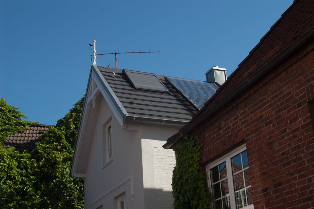 Dachdetail mit Solarröhrenkollektor